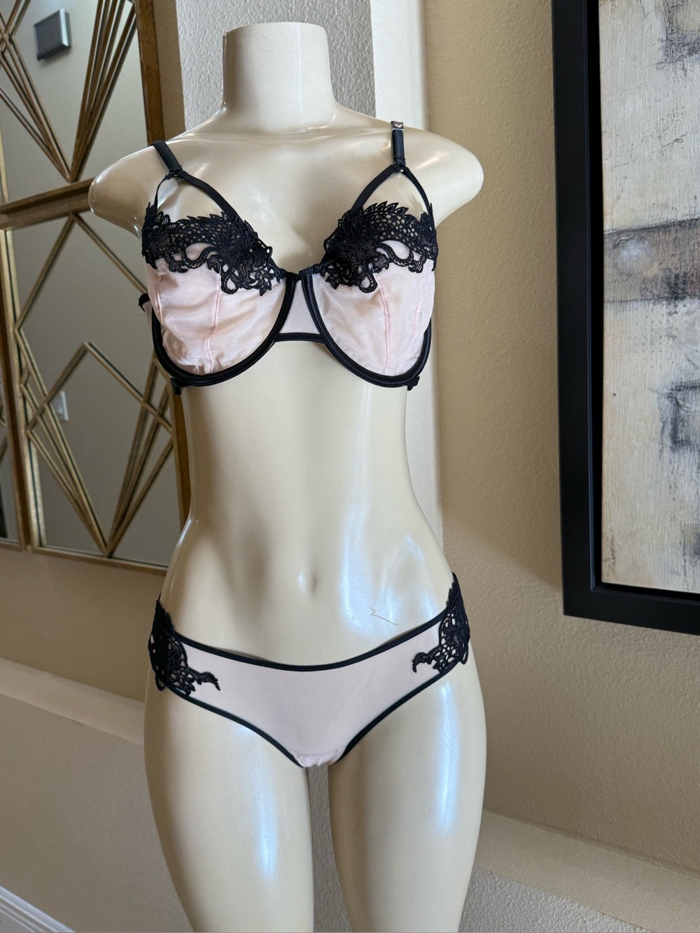 Victoria’s Secret Bra & Panty set. Size 34D & Small bottom. New with tags